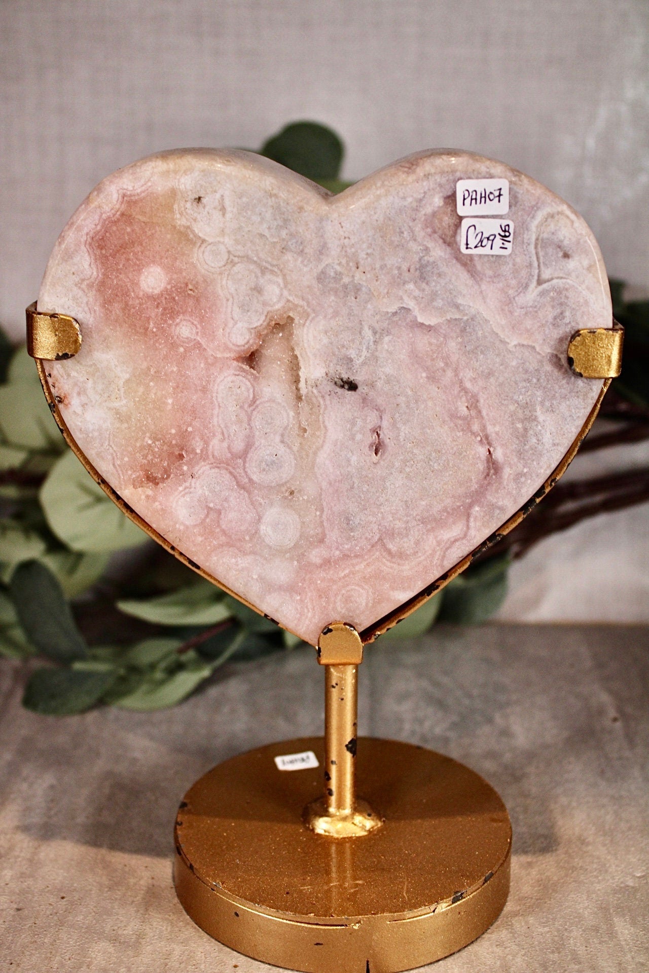 Peachy, pink amethyst heart on stand 1.165kg - paint is scratched off stand (can easily be repainted)
