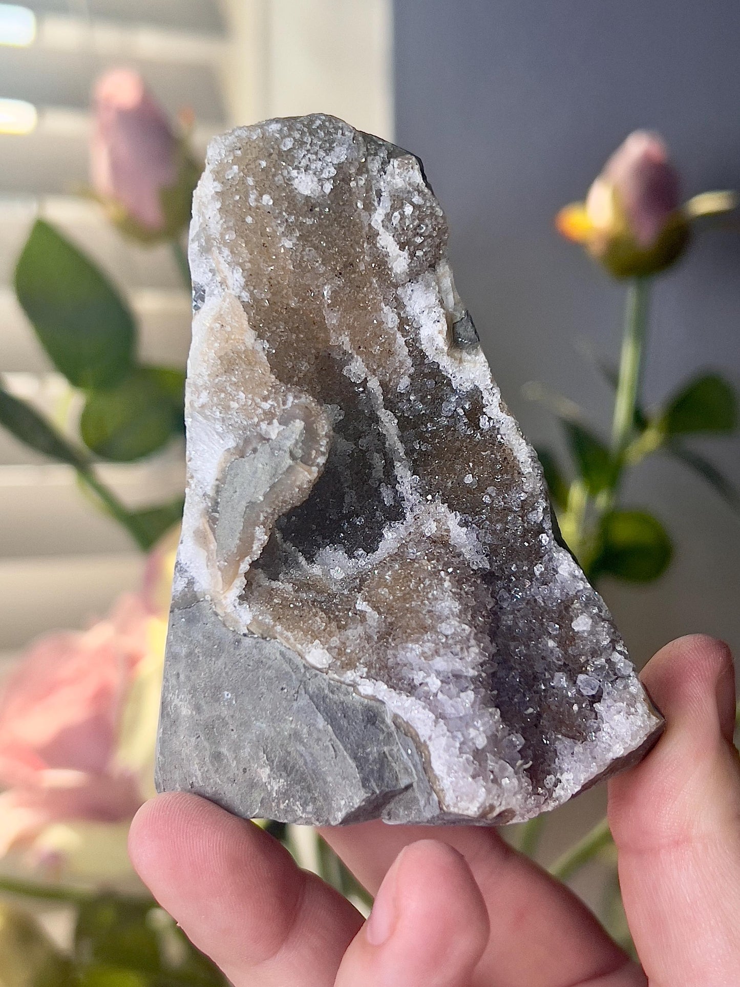 amethyst cutbase green toned freeform - 205g 9cm (H) 6.5cm (W)