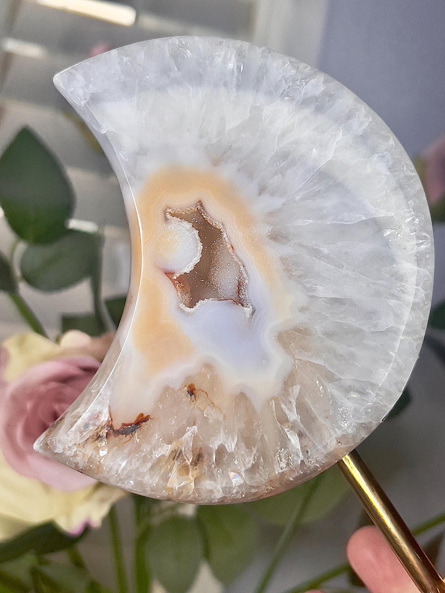 Beautiful, agate moon on stand 465g 17cm(h) 12cm(w)