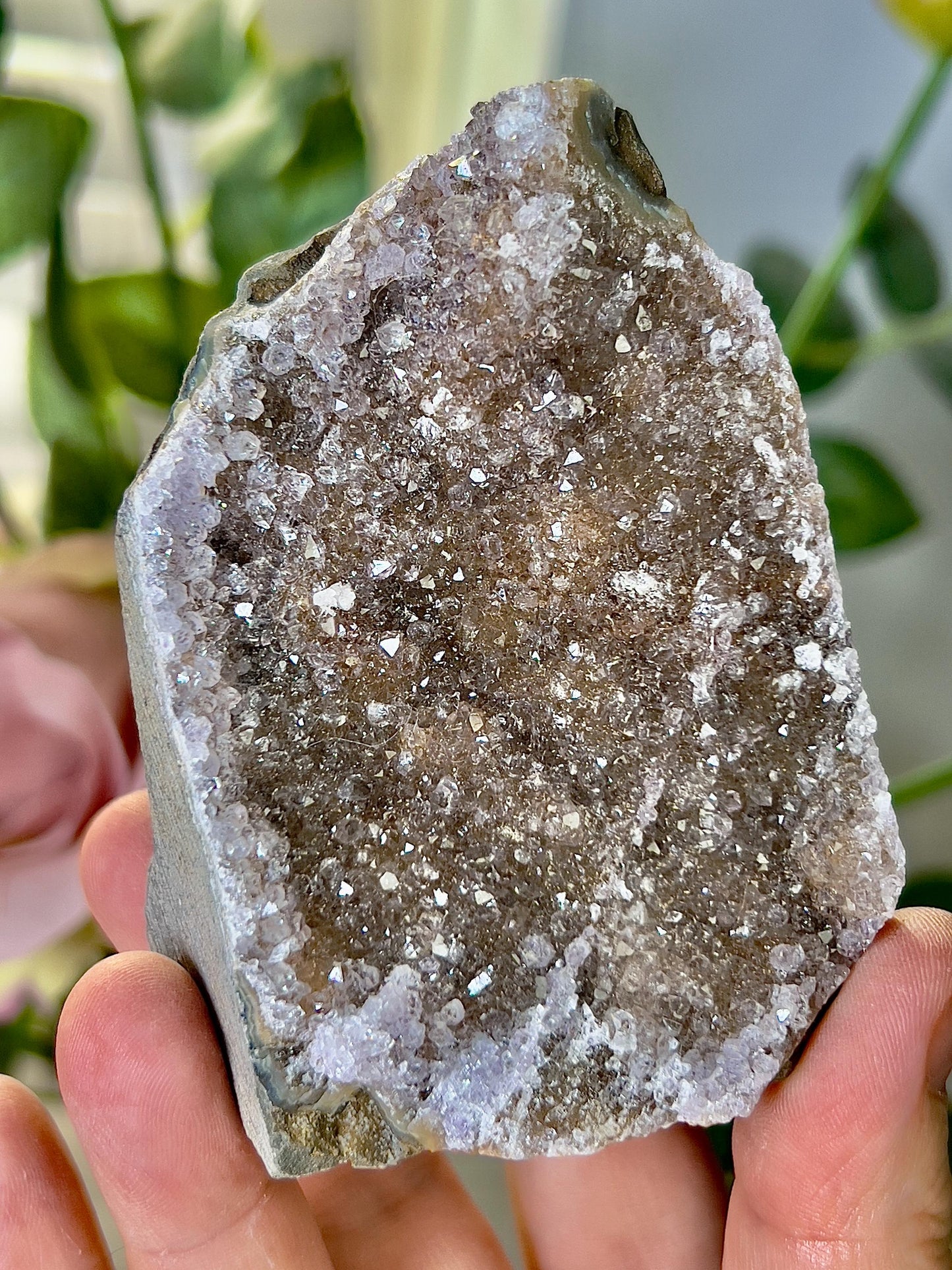 amethyst cutbase green toned freeform - 265g 8CM(h) 6cm(w)