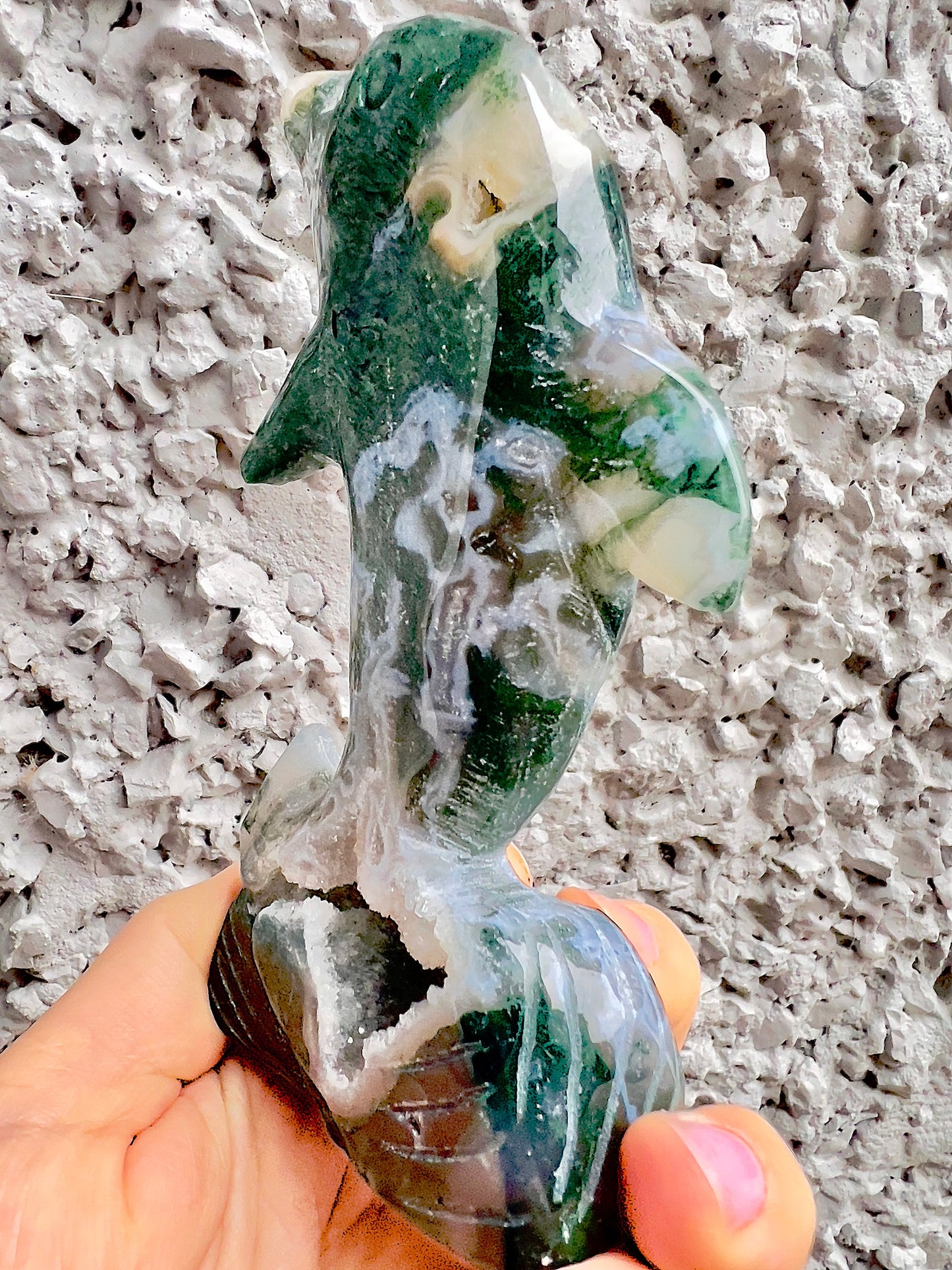 Druzy moss agate dolphin 13.5 cm