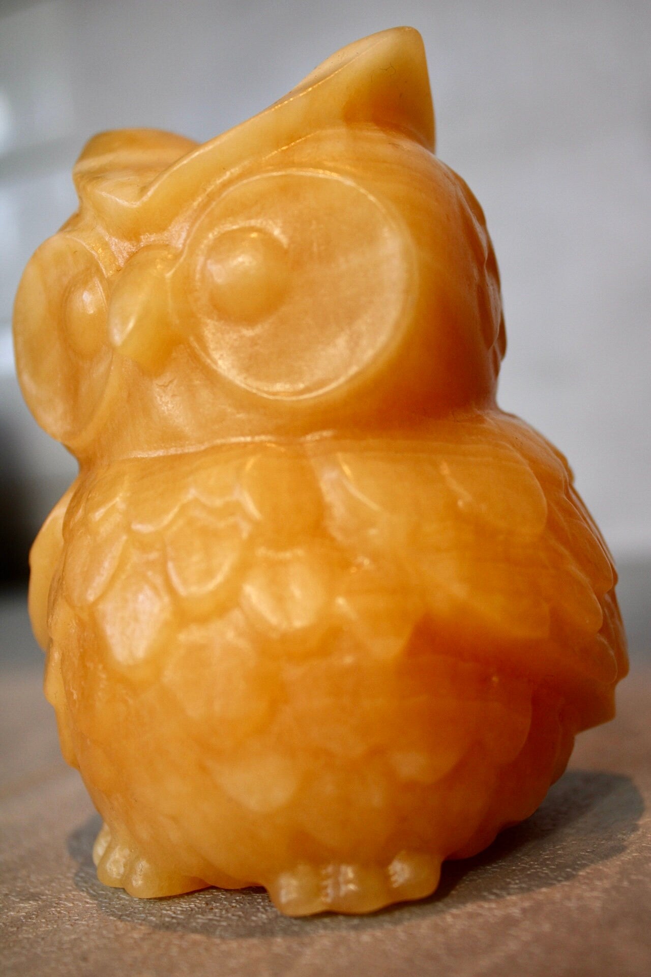 Large, orange calcite, owl carving 10cm(h) 8cm(w)