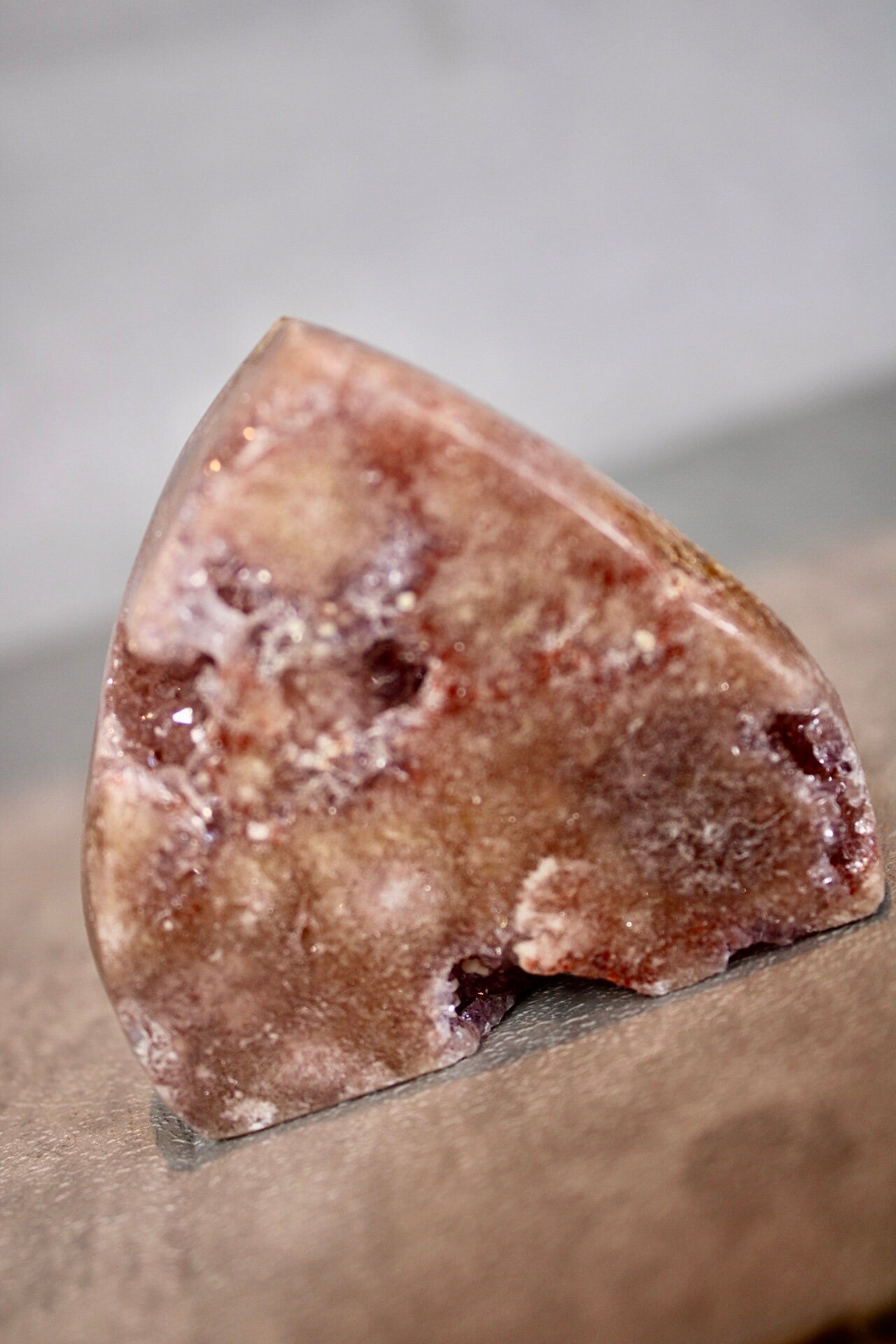 Small red tone, pink amethyst flame with purple quartz from brazil 145g 6cm (h) 6.5cm (w)