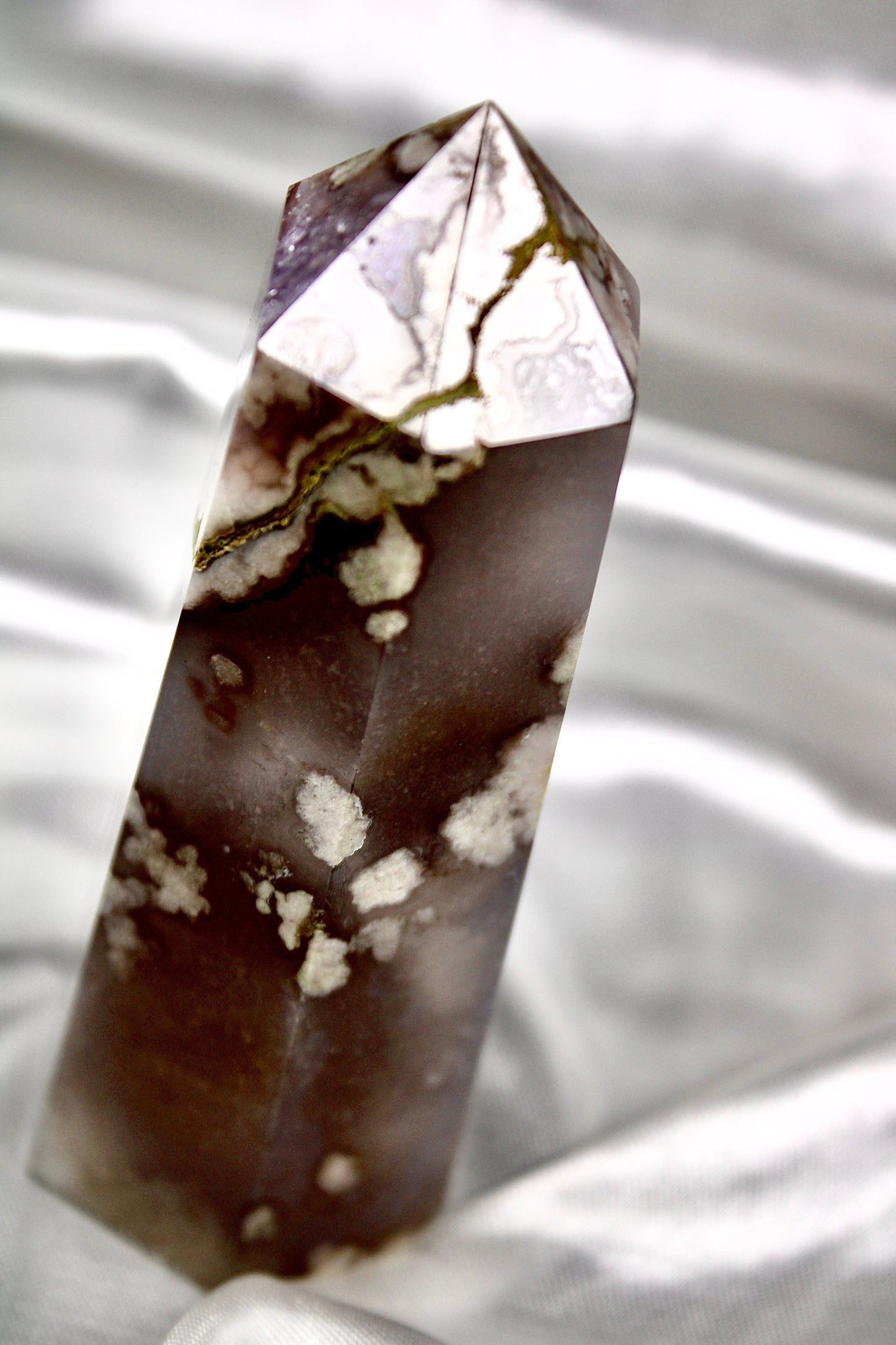 Black flower agate tower with amethyst 303g nearly 12cm