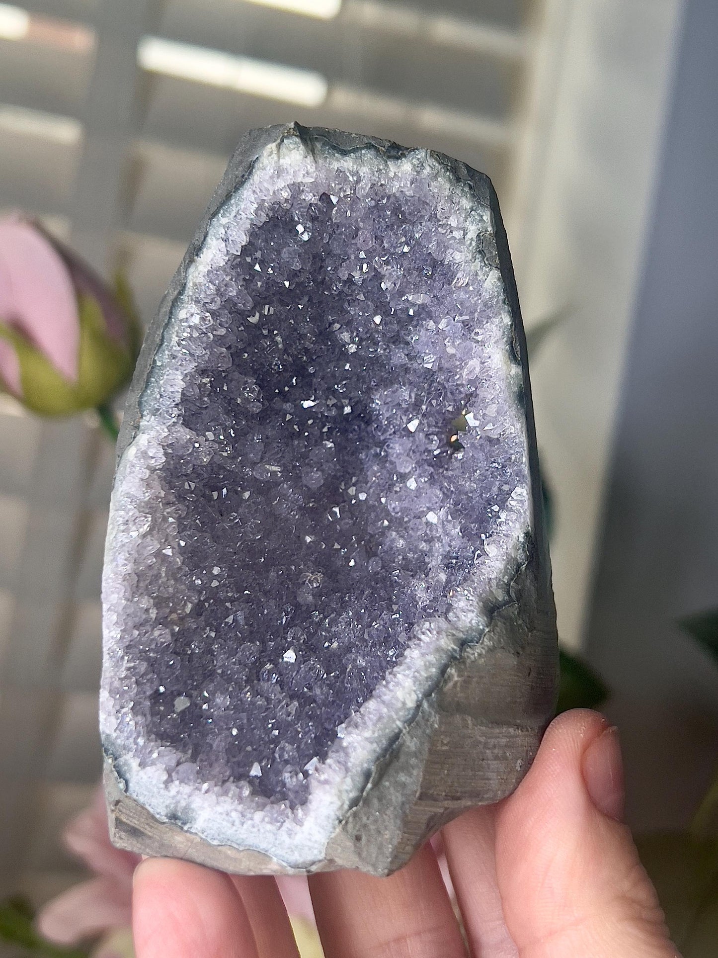 amethyst with purple tones cutbase freeform with mini portal - 220g 8cm(h) 8cm(w)
