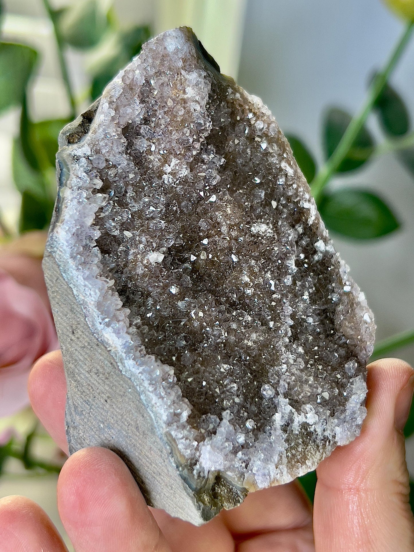 amethyst cutbase green toned freeform - 265g 8CM(h) 6cm(w)