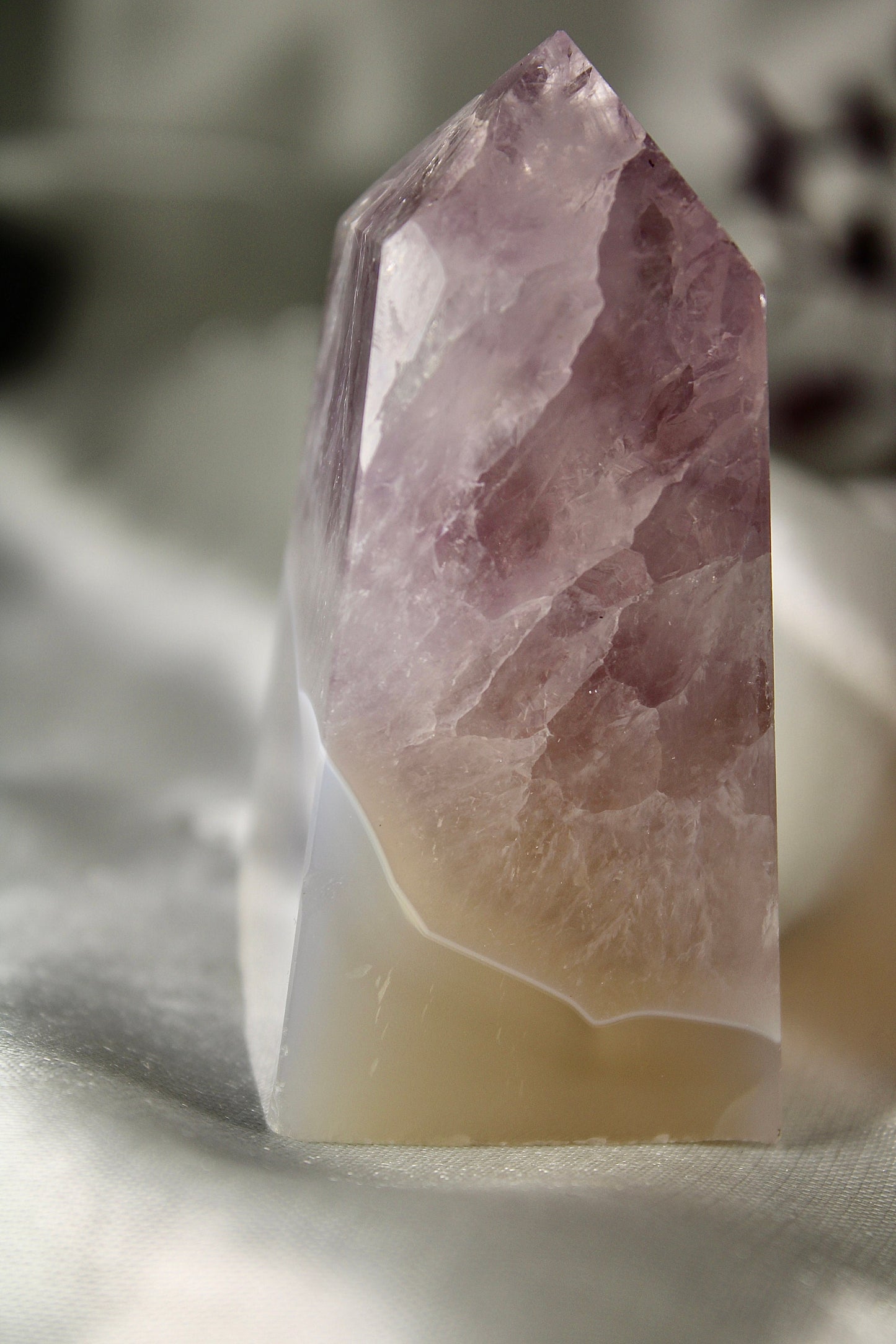 Natural banded agate with amethyst 123g 7cm