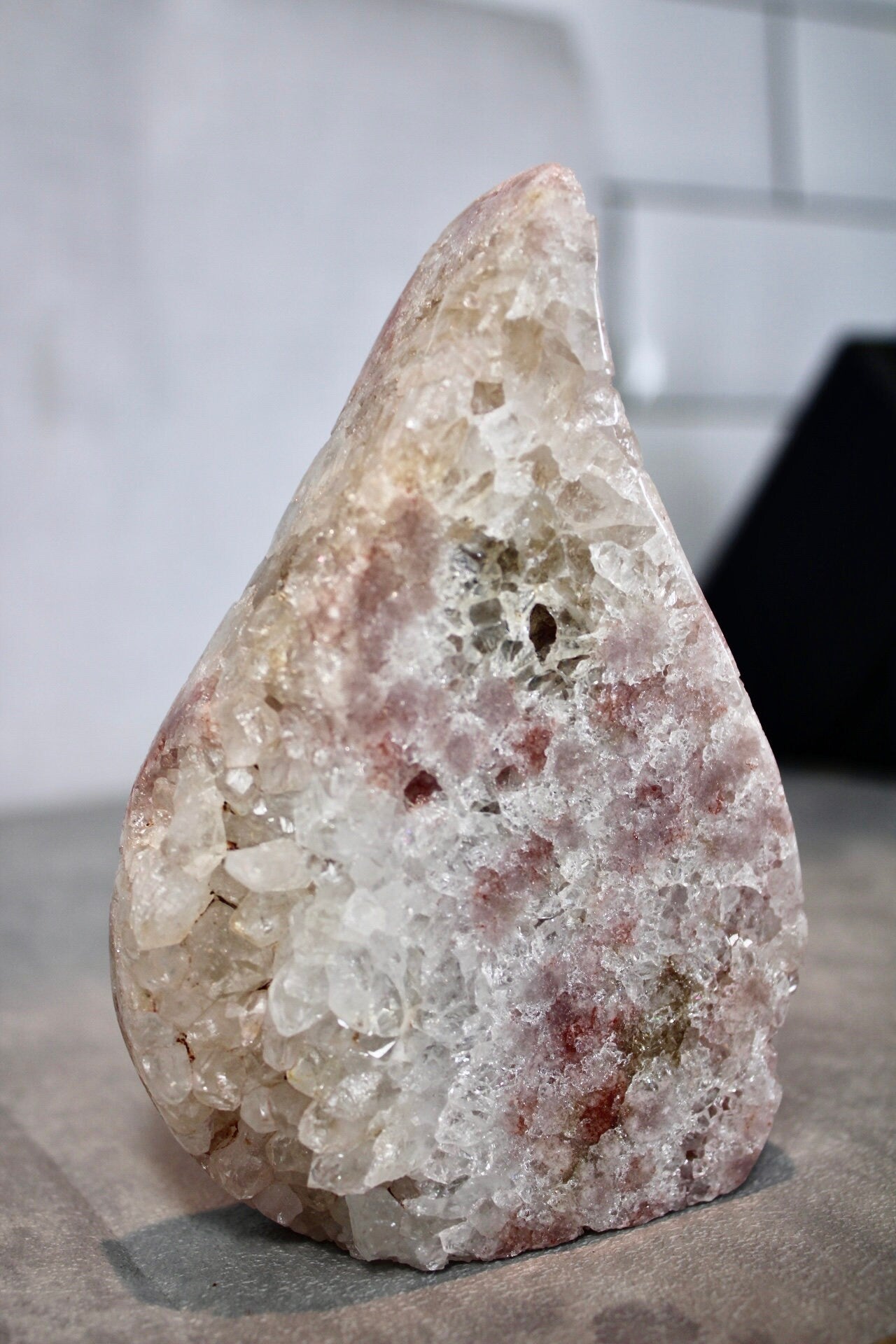 Quartz & Pink amethyst flame from brazil 515g 13 cm (h) 9cm (w)