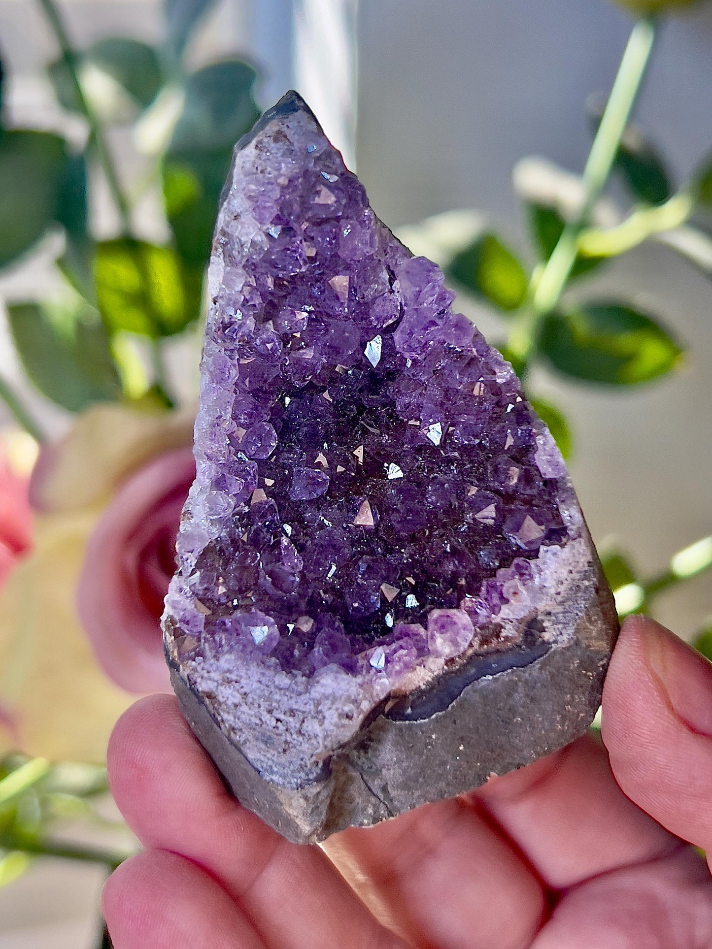 amethyst cutbase freeform - 125G 7CM(h) 4CM(w)