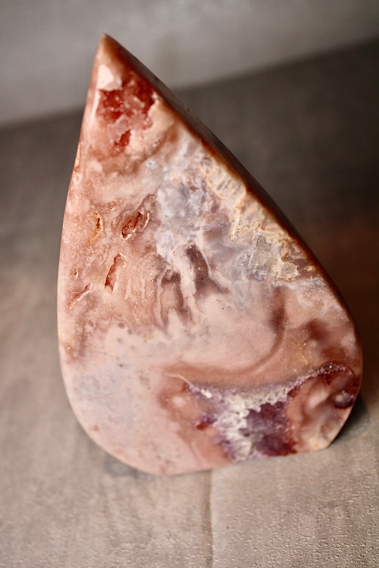 High quality, pink amethyst, flame from brazil 530g 14cm (h) 9.5cm (w)