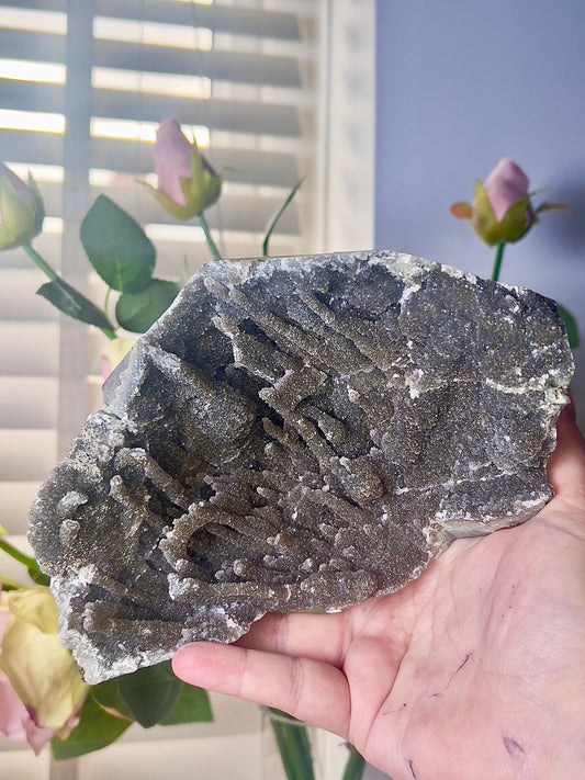 amethyst in a green tone and iron staining cutbase freeform with stalactite formations - 1.115kg 18cm by 10cm