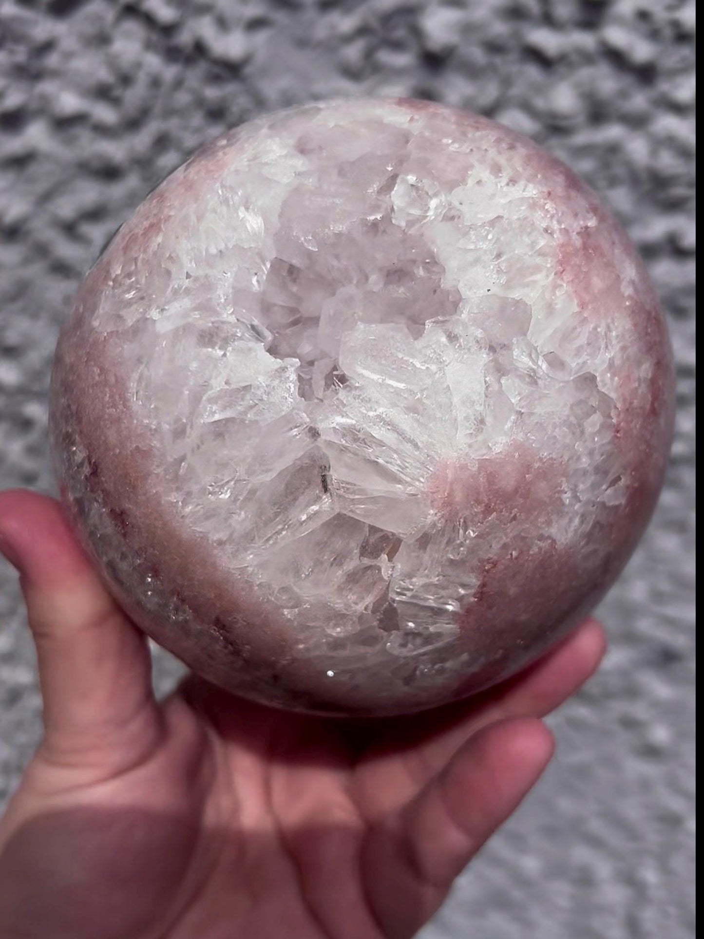 large, high grade, statement pink amethyst with a perfect pink tone &beautiful flower formations and high clarity quartz 1.808kg