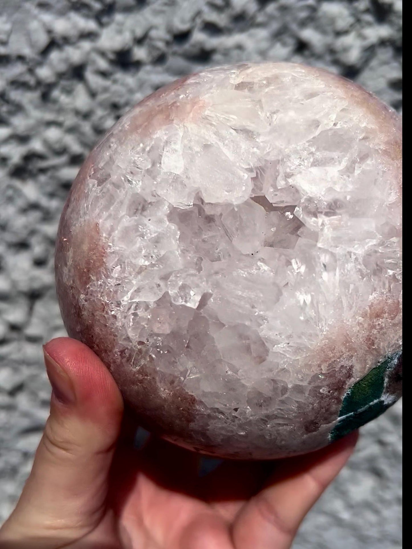 large, high grade, statement pink amethyst with a perfect pink tone &beautiful flower formations and high clarity quartz 1.808kg