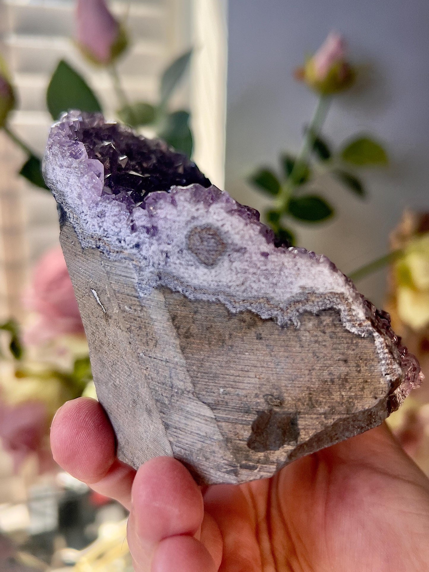 amethyst cutbase freeform with stalactite eye on the side - 610g 10cm(h) 9cm(w)