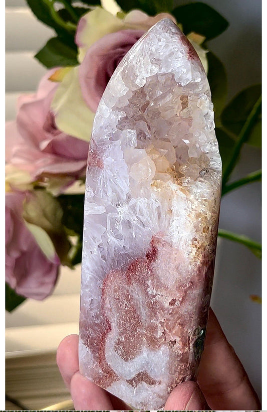 High grade, pink amethyst flame with quartz druzy 400g