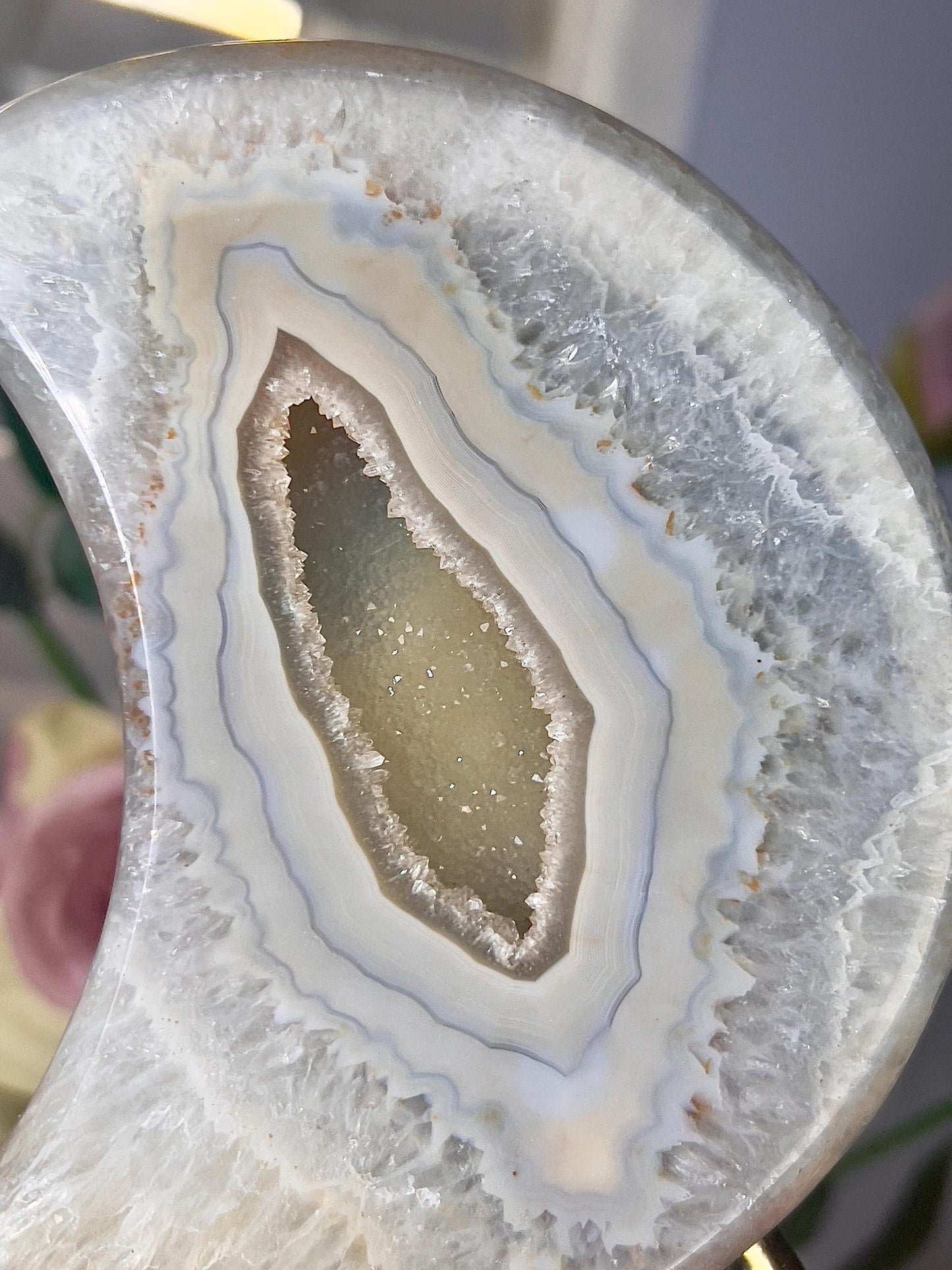 Beautiful, agate moon, with lime green toned, open druzy middle, on stand 640g 19cmt(h)