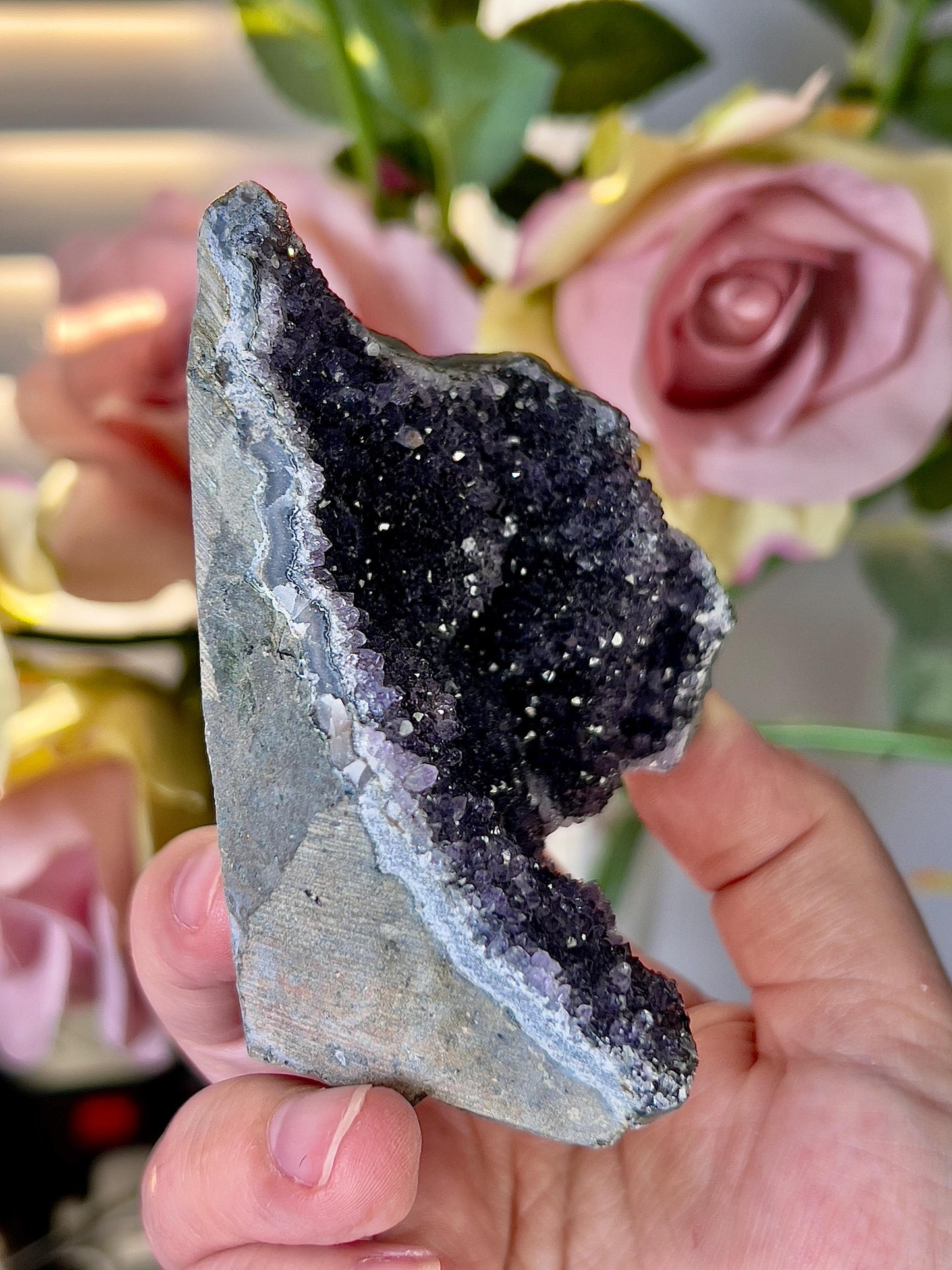 amethyst cutbase black tone freeform - 225g 8cm(h) 7cm(w)
