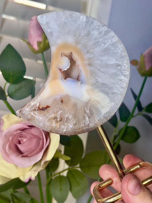 Beautiful, agate moon on stand 465g 17cm(h) 12cm(w)
