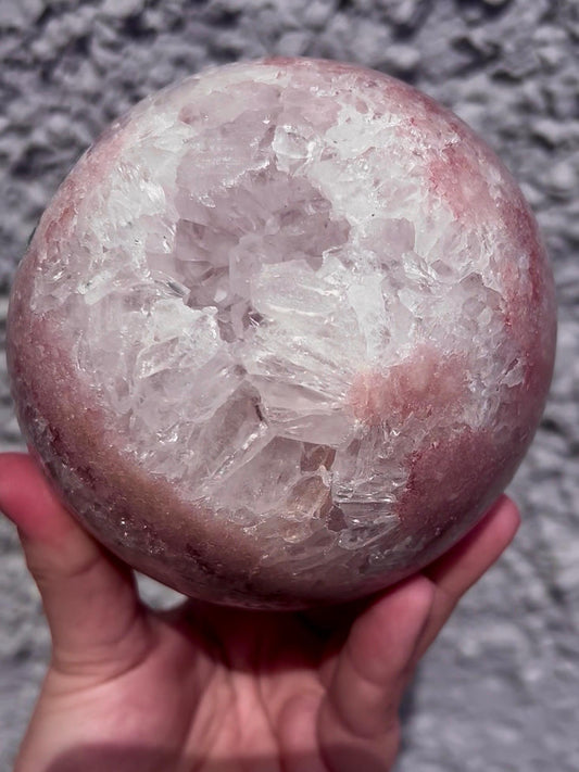 large, high grade, statement pink amethyst with a perfect pink tone &beautiful flower formations and high clarity quartz 1.808kg