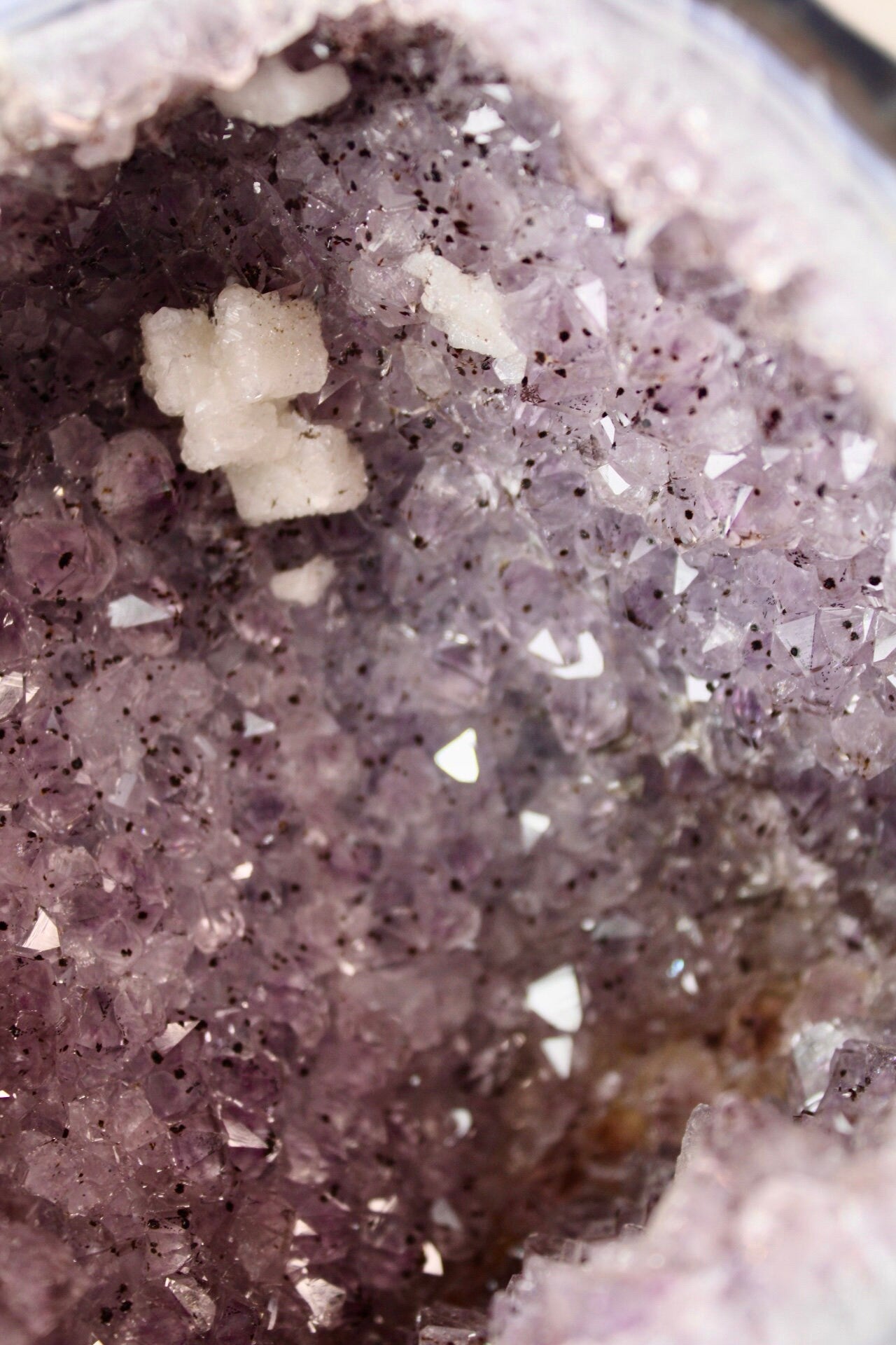 Large amethyst cathedral with agate banding and sugar druzy, cubic calcite - 6.7kg - slight damage in corner but can be painted