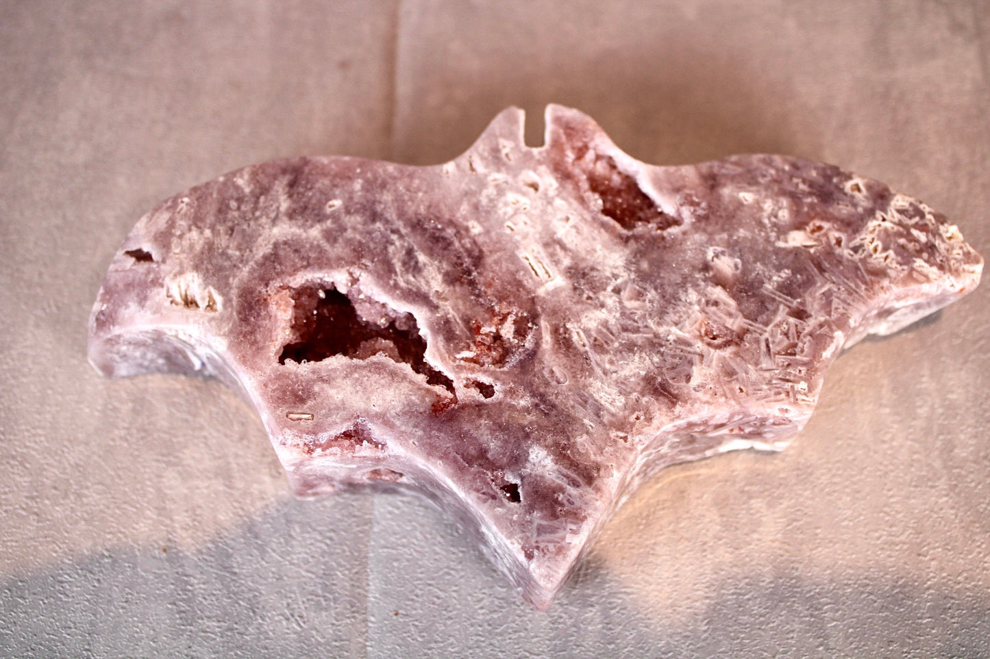 High quality, Freestanding, Red, pink amethyst, bat carving 420g 16cm(W) 9cm(H)