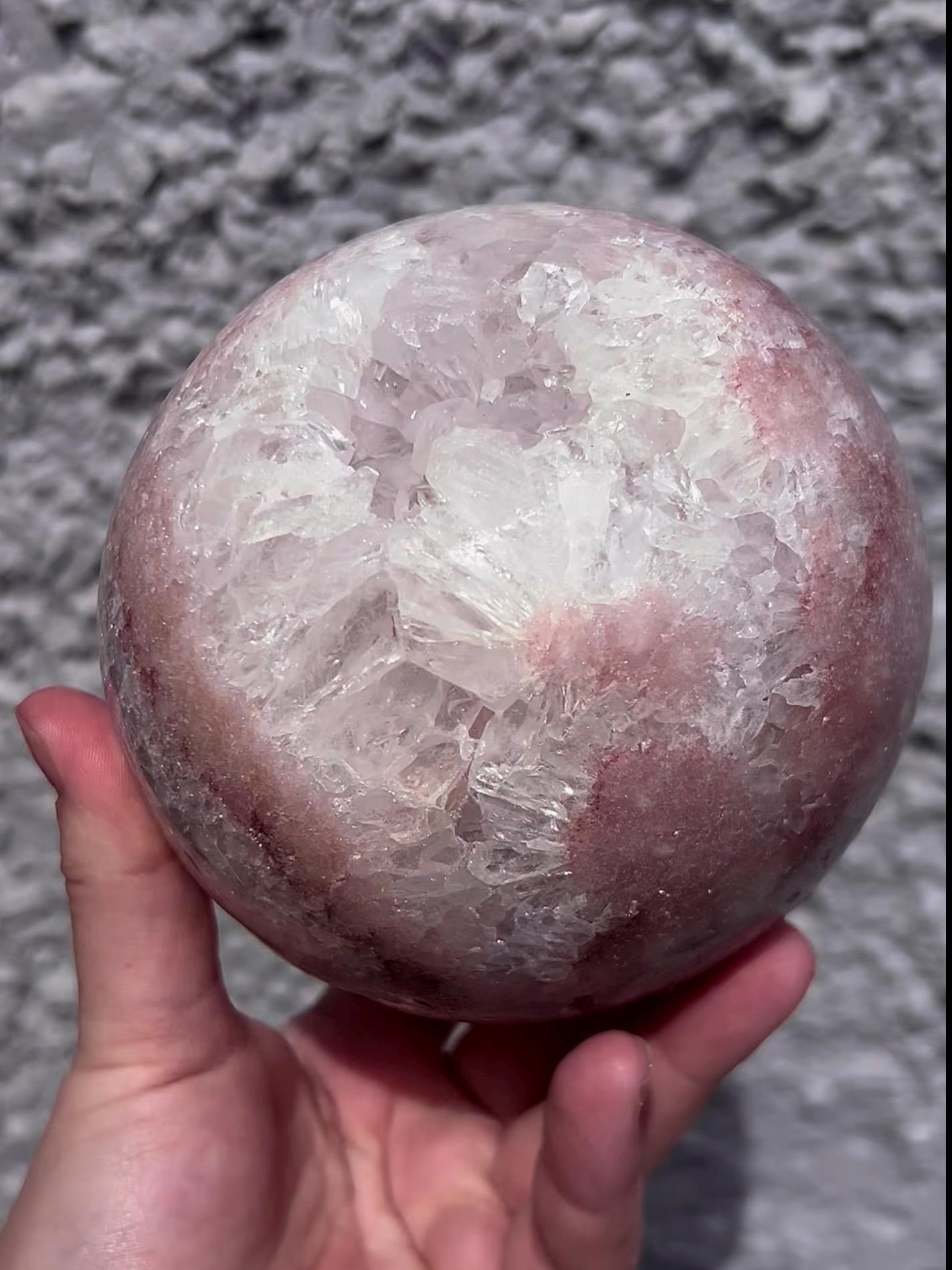 large, high grade, statement pink amethyst with a perfect pink tone &beautiful flower formations and high clarity quartz 1.808kg