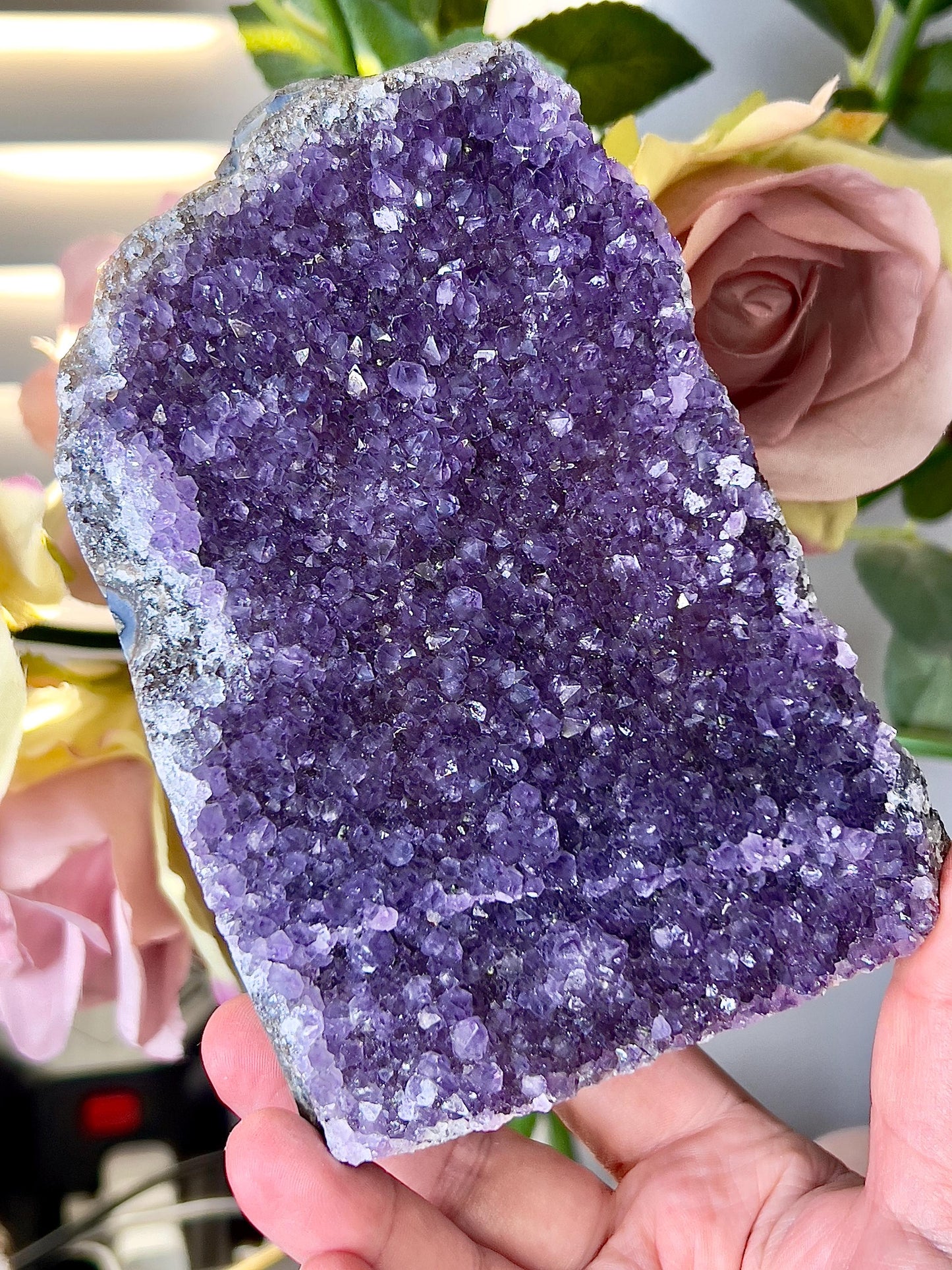 amethyst cutbase freeform - 980g 13cm(h) 9cm(w)