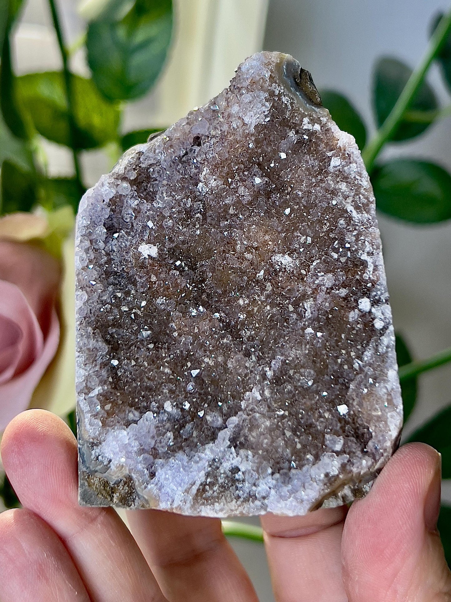 amethyst cutbase green toned freeform - 265g 8CM(h) 6cm(w)