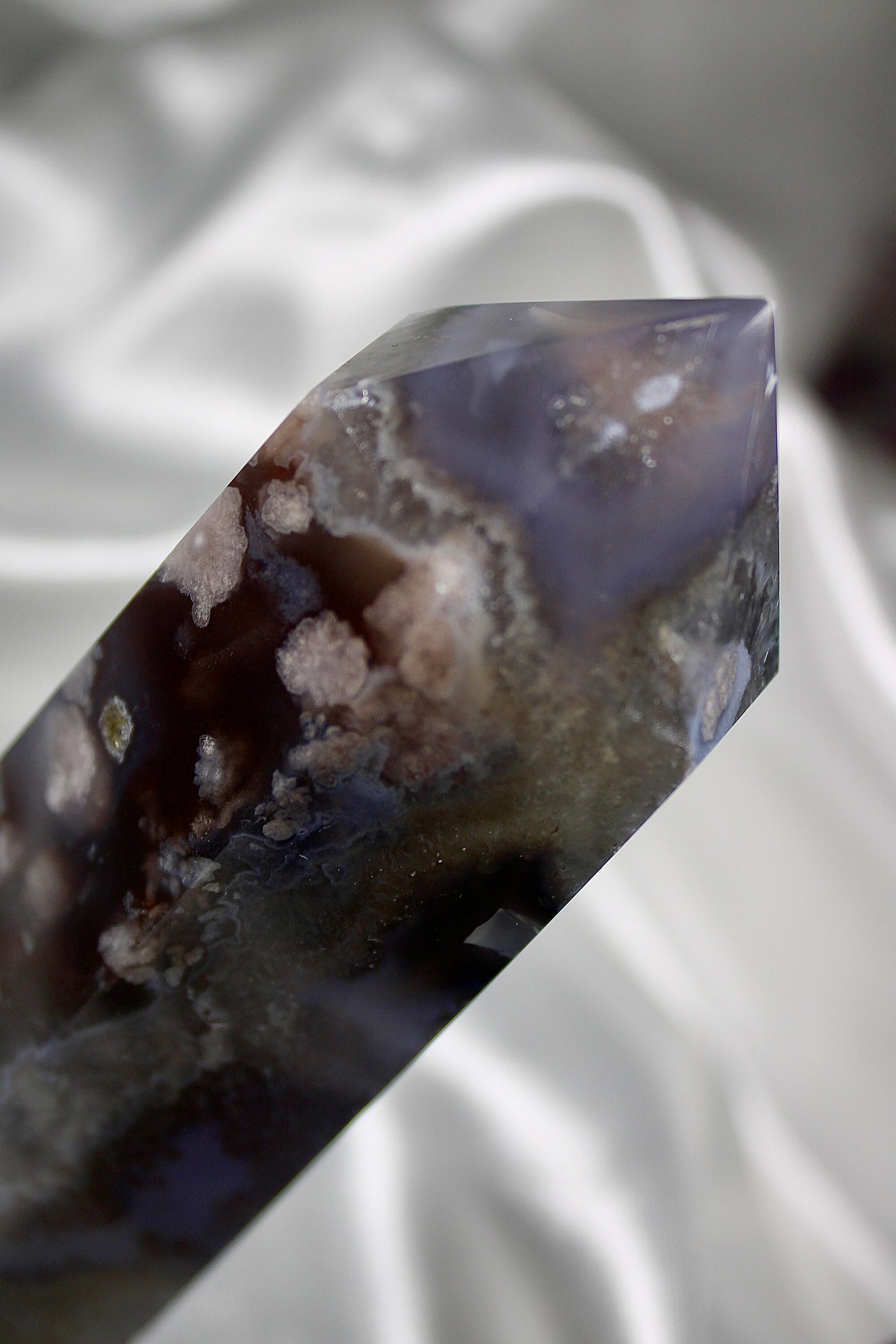 Black/grey/blue flower agate tower with banding and quartz 254g 11cm