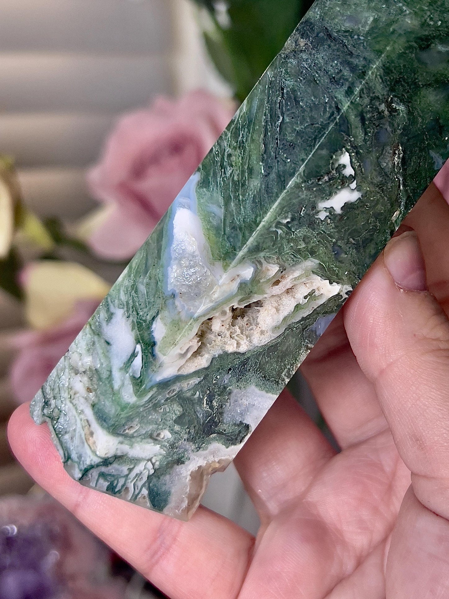 Large, moss agate & quartz tower