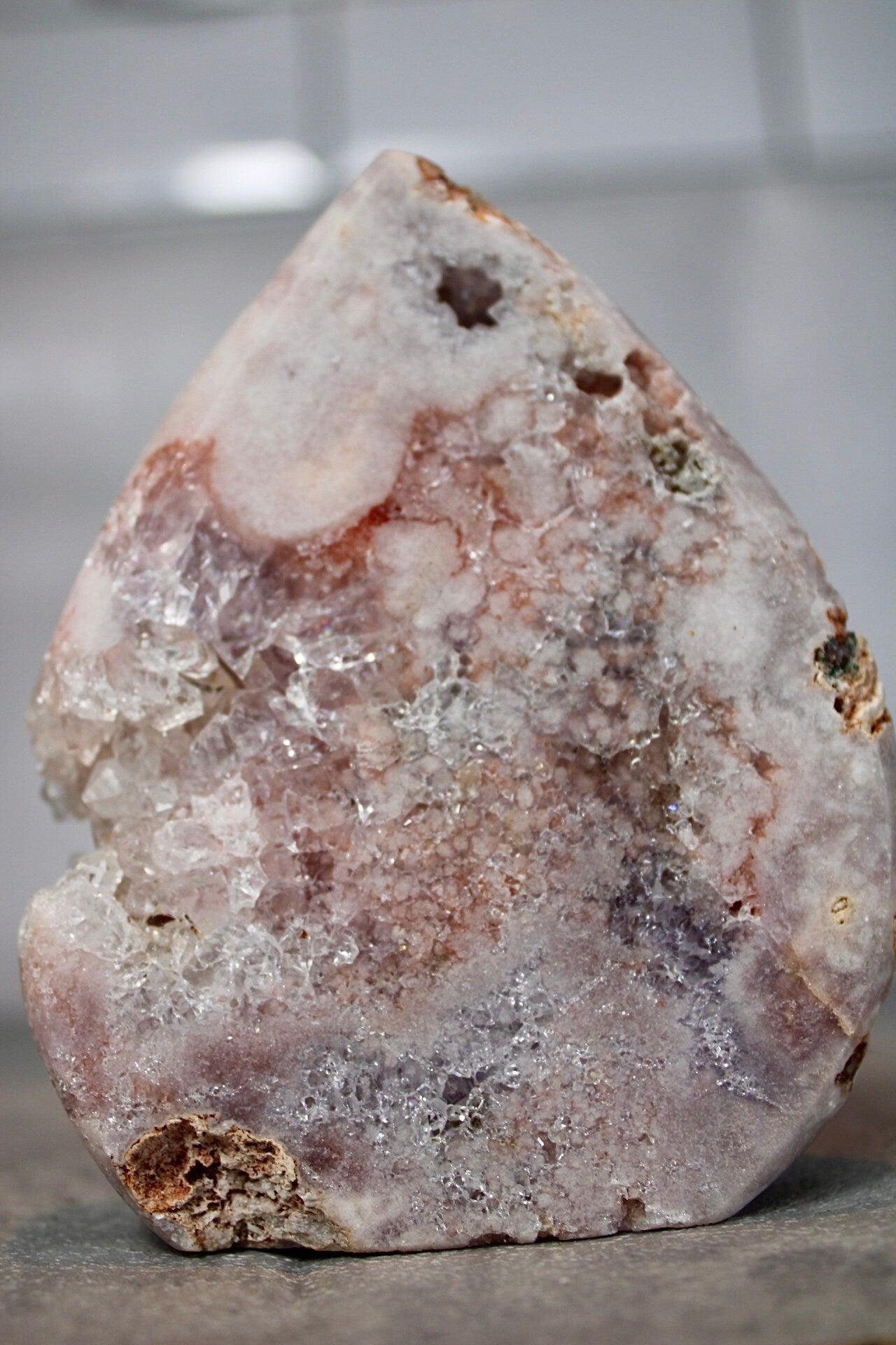 High quality, Pink amethyst flame with quartz from brazil 10.5cm (h) 8.5cm (w) 390g