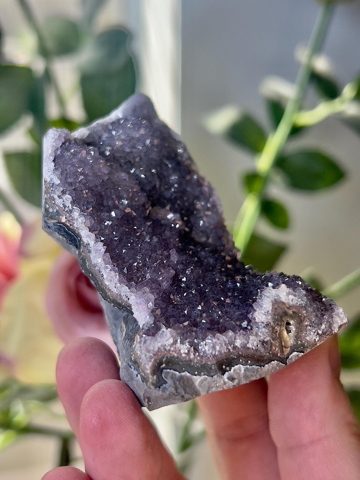 amethyst cutbase freeform - 175g 7cm(h) 6cm(w)