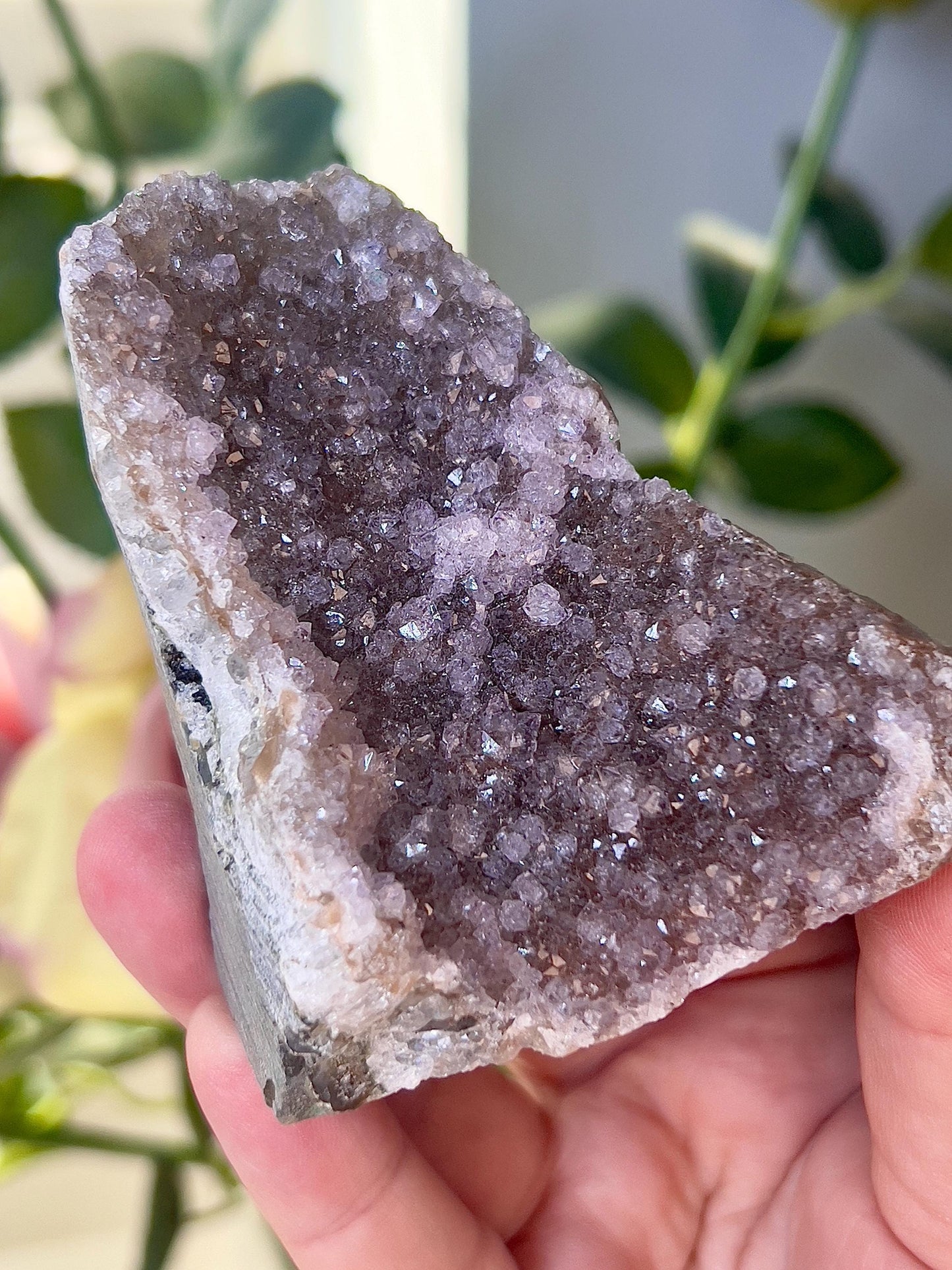 amethyst cutbase green toned freeform - 245g 7cm(h) 6cm(w)