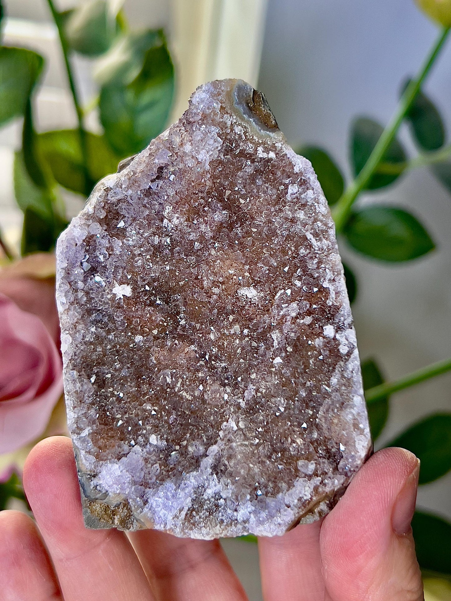 amethyst cutbase green toned freeform - 265g 8CM(h) 6cm(w)