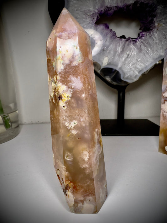 Pink Flower agate tower 118g 10cm