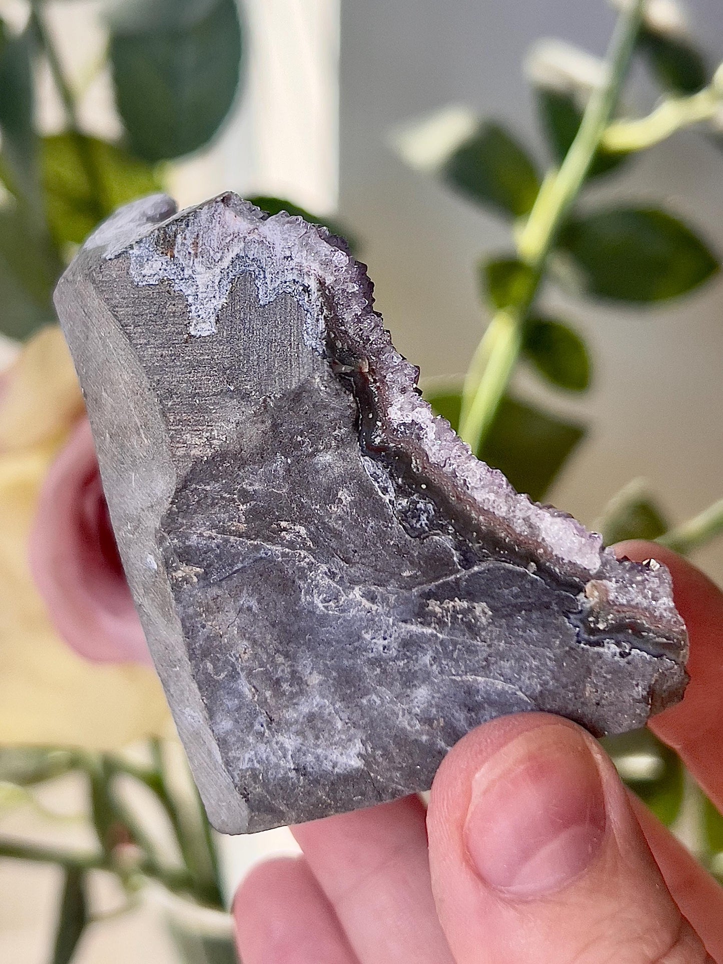 amethyst cutbase freeform - 175g 7cm(h) 6cm(w)