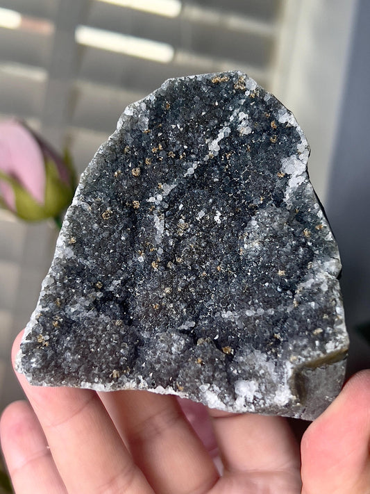 amethyst cutbase black tone freeform - 245g 7cm(h) 7cm(w)