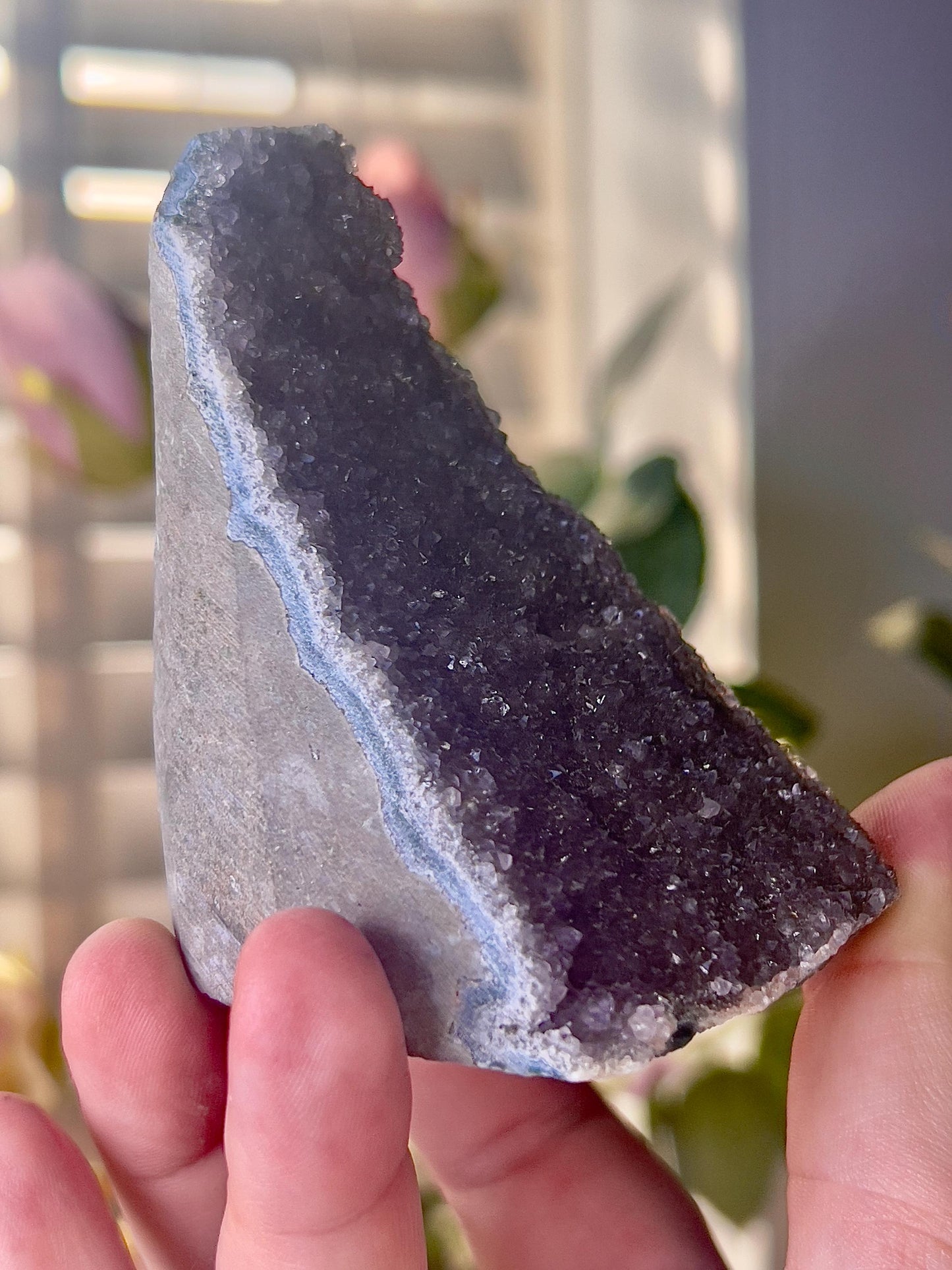 amethyst cutbase freeform - 230g 9cm(H) 5cm(w)