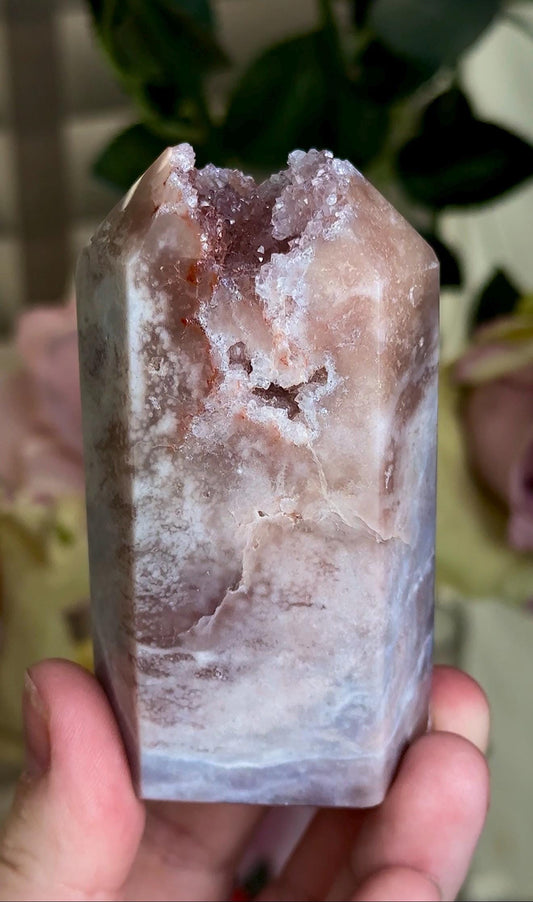 Incredible, High grade, pink amethyst tower with druzy quartz top 232g 8.8cm