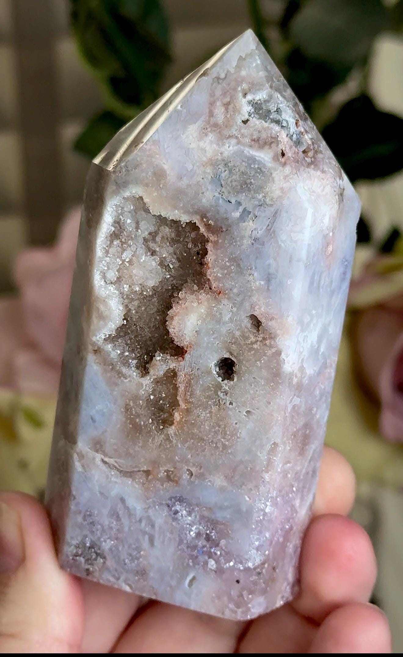 pink amethyst tower, with agate & some purple quartz in grey tones 231g 10cm by 4cm
