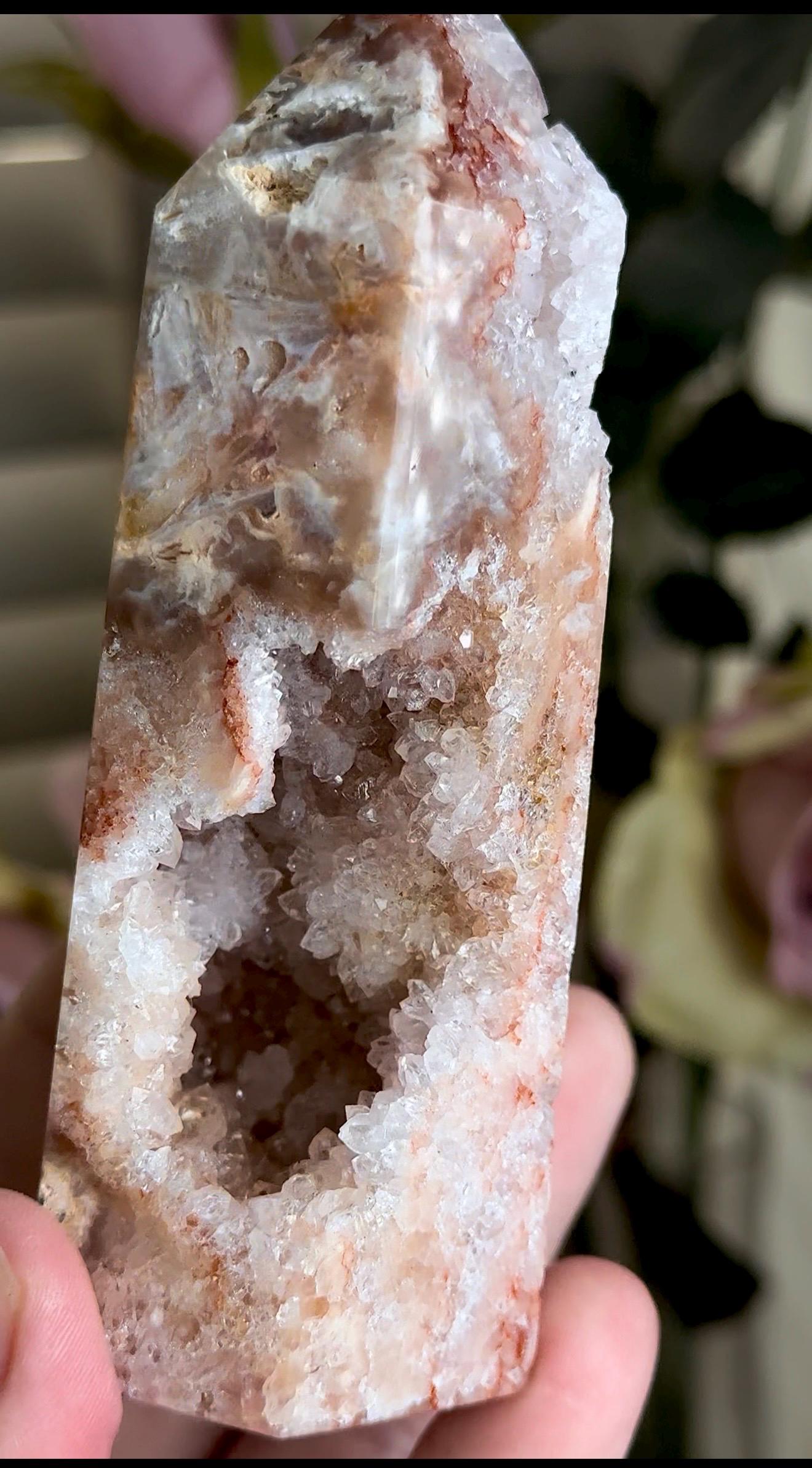 pink amethyst tower in peach tone with chunky quartz 312g 11.5cm by 5cm