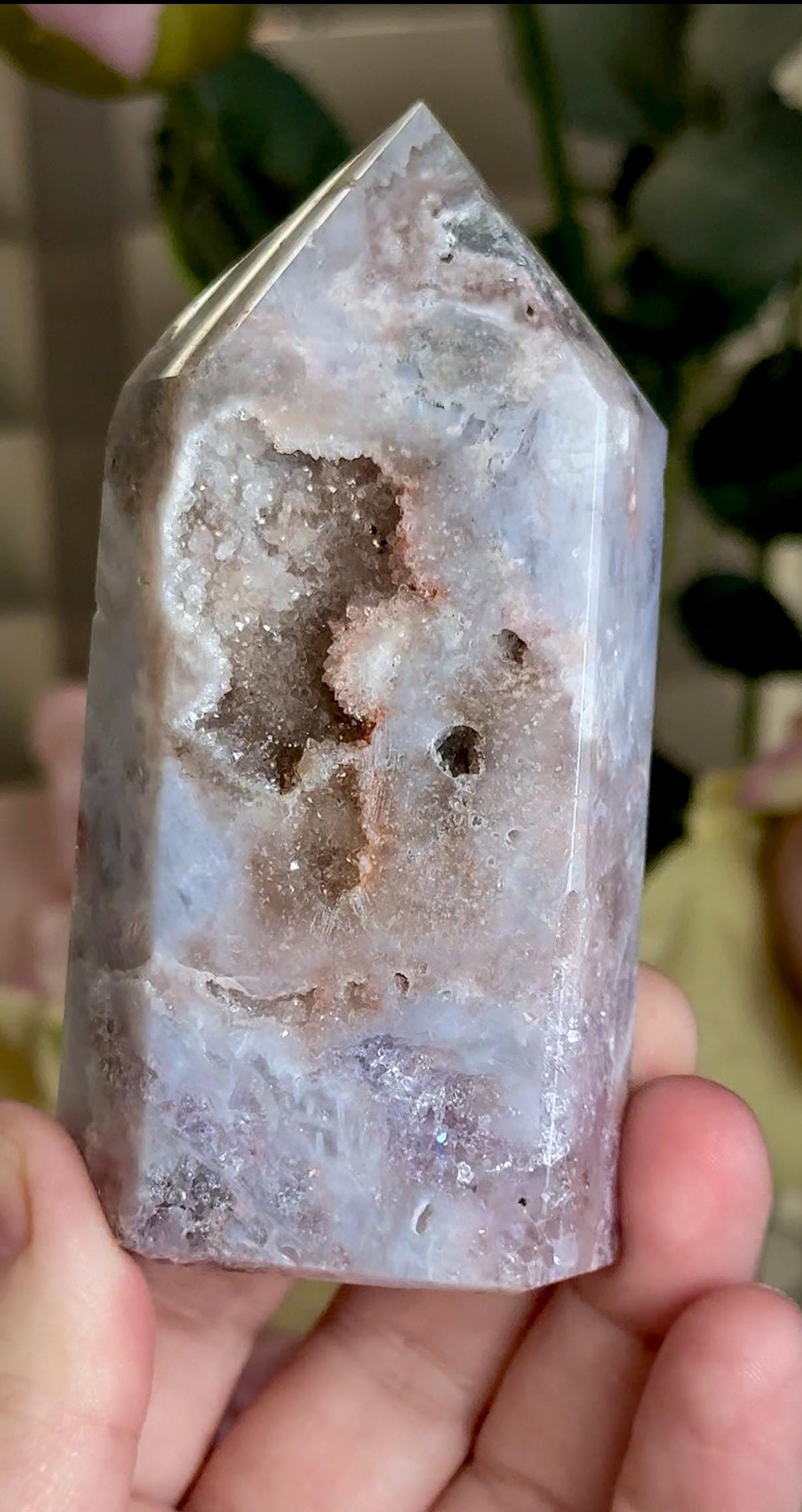 pink amethyst tower, with agate & some purple quartz in grey tones 231g 10cm by 4cm