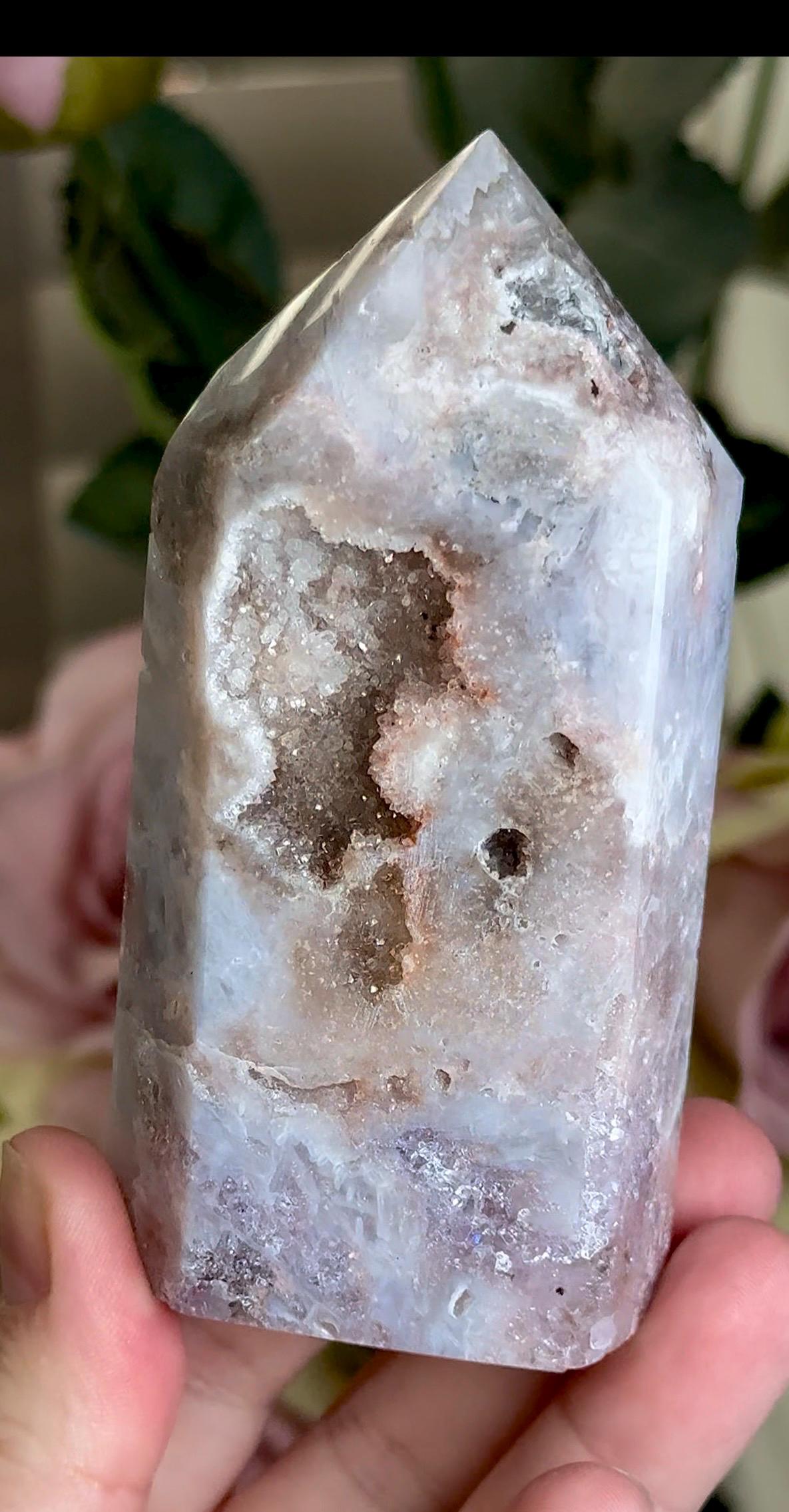 pink amethyst tower, with agate & some purple quartz in grey tones 231g 10cm by 4cm