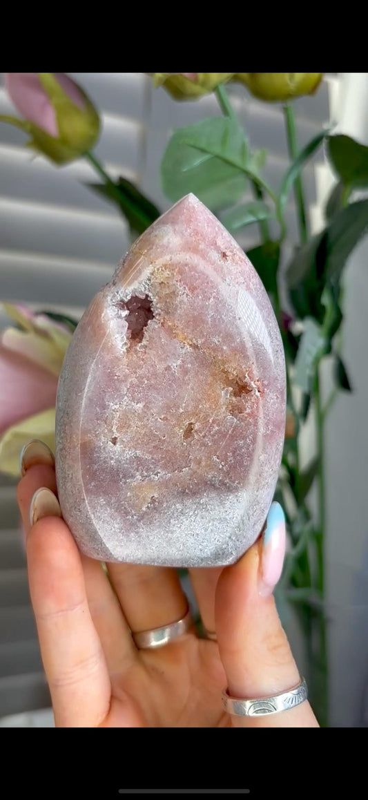 High grade, pink amethyst flame 218g