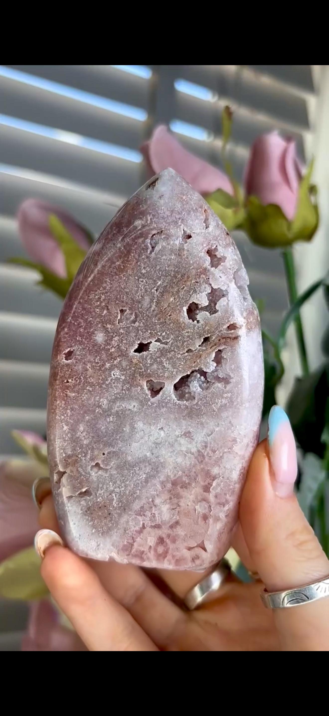 High grade, pink amethyst flame 289g
