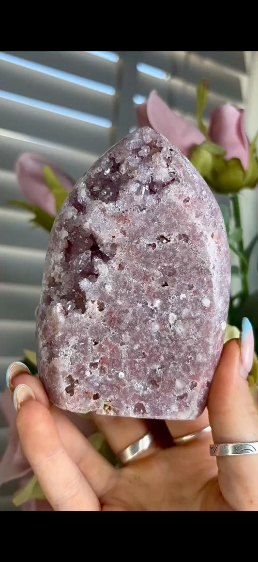 High grade, pink amethyst flame with druzy 371g