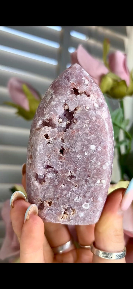 High grade, pink amethyst flame with druzy 232g
