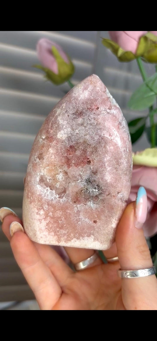 High grade, perfect pink amethyst flame in peach tones 306g
