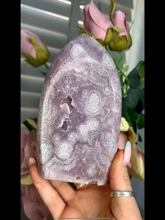 High grade, lilac pink amethyst flame 617g