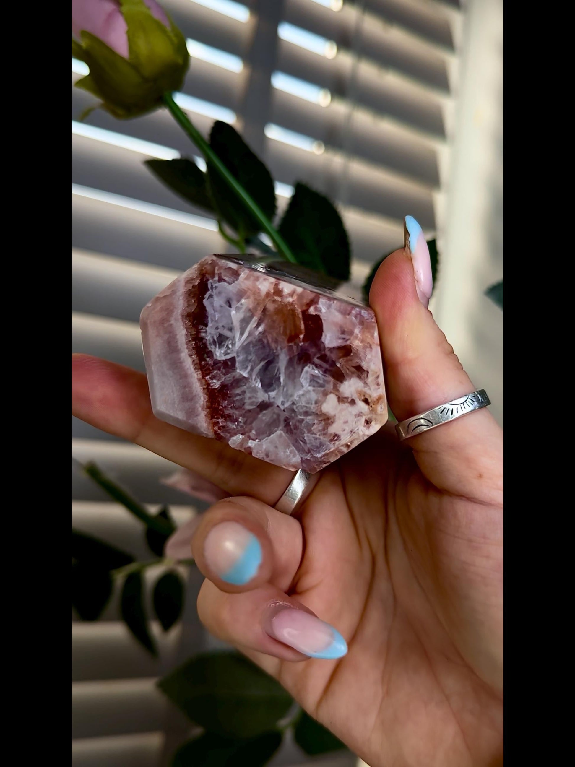Incredible, High grade, pink amethyst, tower in deep pink tones with purple quartz 454g 12cm by 5.7cm